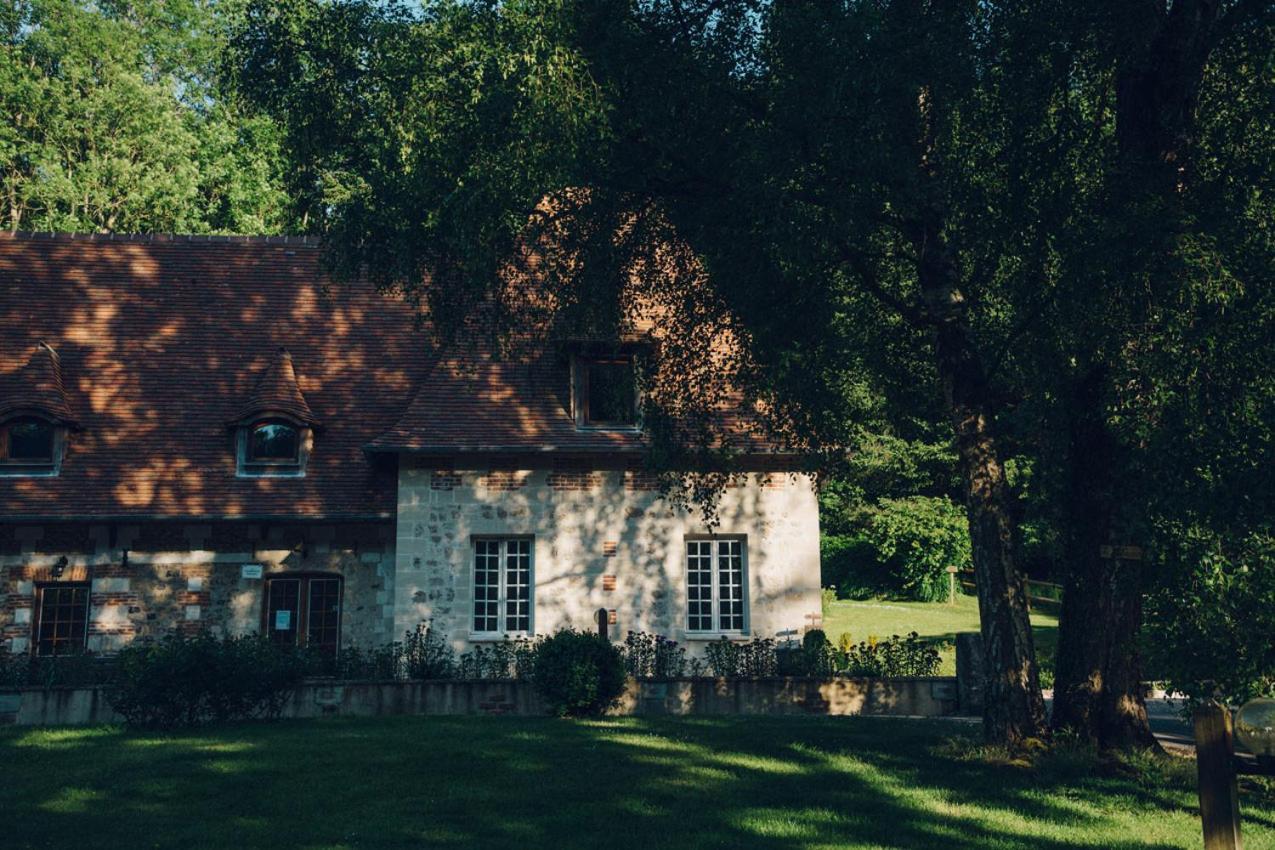Le Prieure Des Fontaines Les Preaux Exterior foto