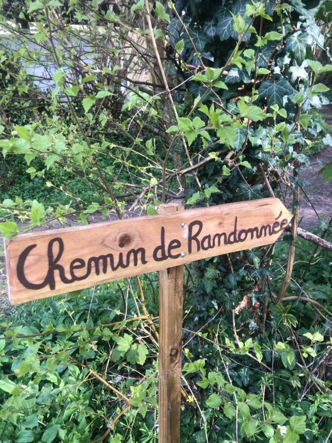 Le Prieure Des Fontaines Les Preaux Exterior foto