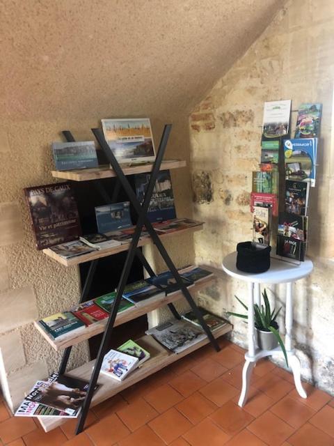 Le Prieure Des Fontaines Les Preaux Exterior foto