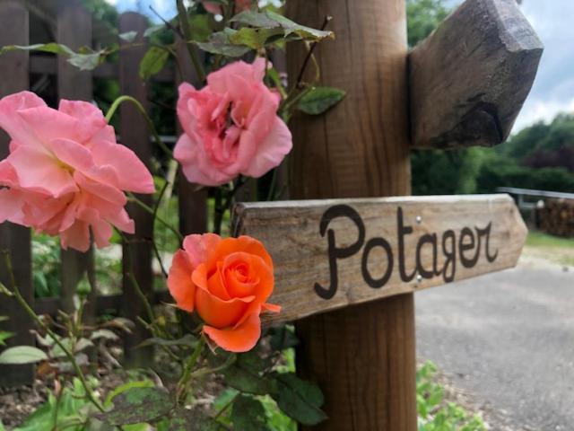 Le Prieure Des Fontaines Les Preaux Exterior foto
