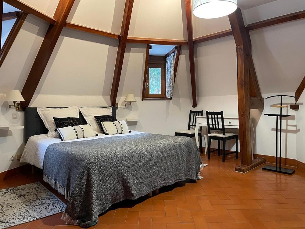 Le Prieure Des Fontaines Les Preaux Exterior foto