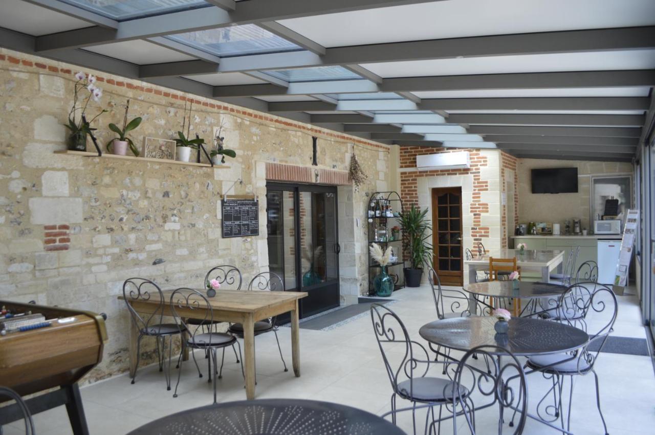 Le Prieure Des Fontaines Les Preaux Exterior foto