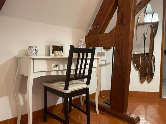 Le Prieure Des Fontaines Les Preaux Exterior foto