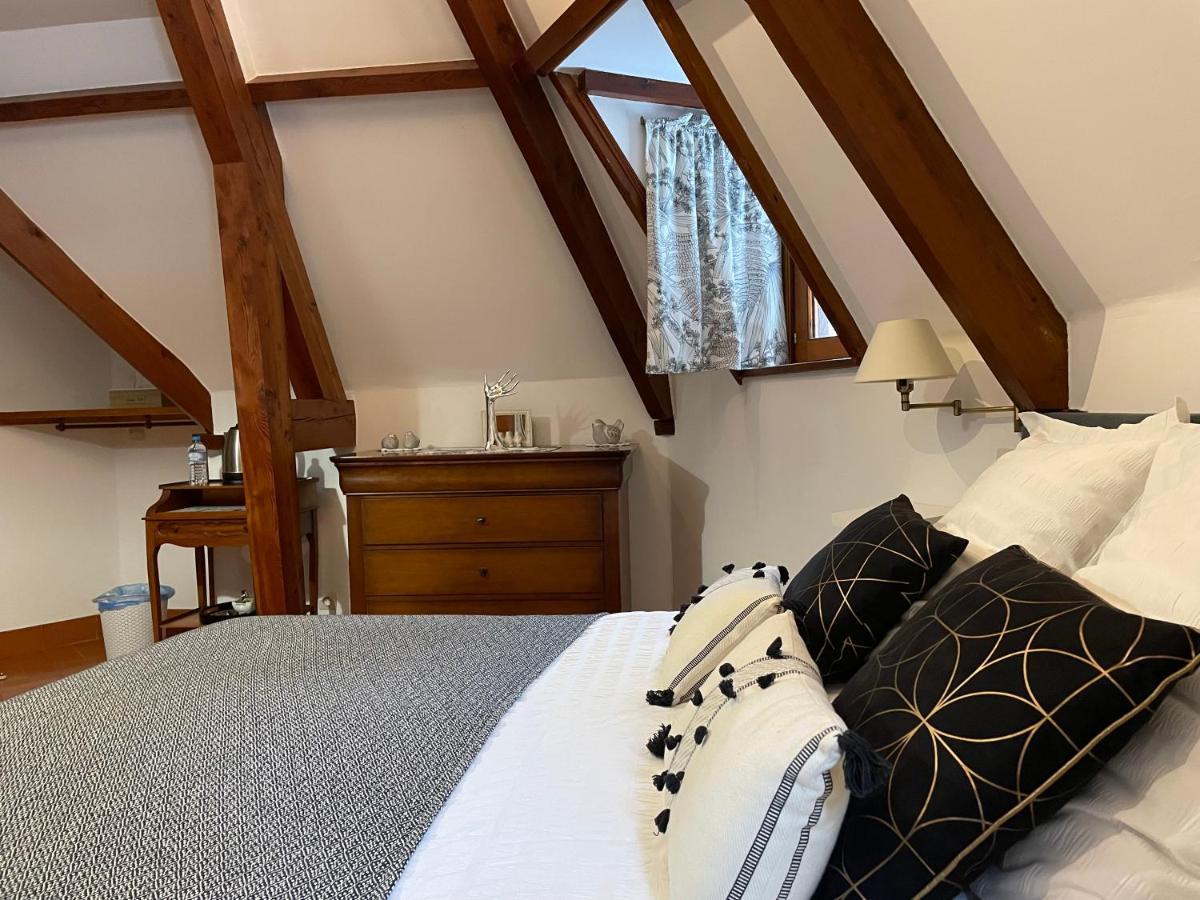 Le Prieure Des Fontaines Les Preaux Exterior foto